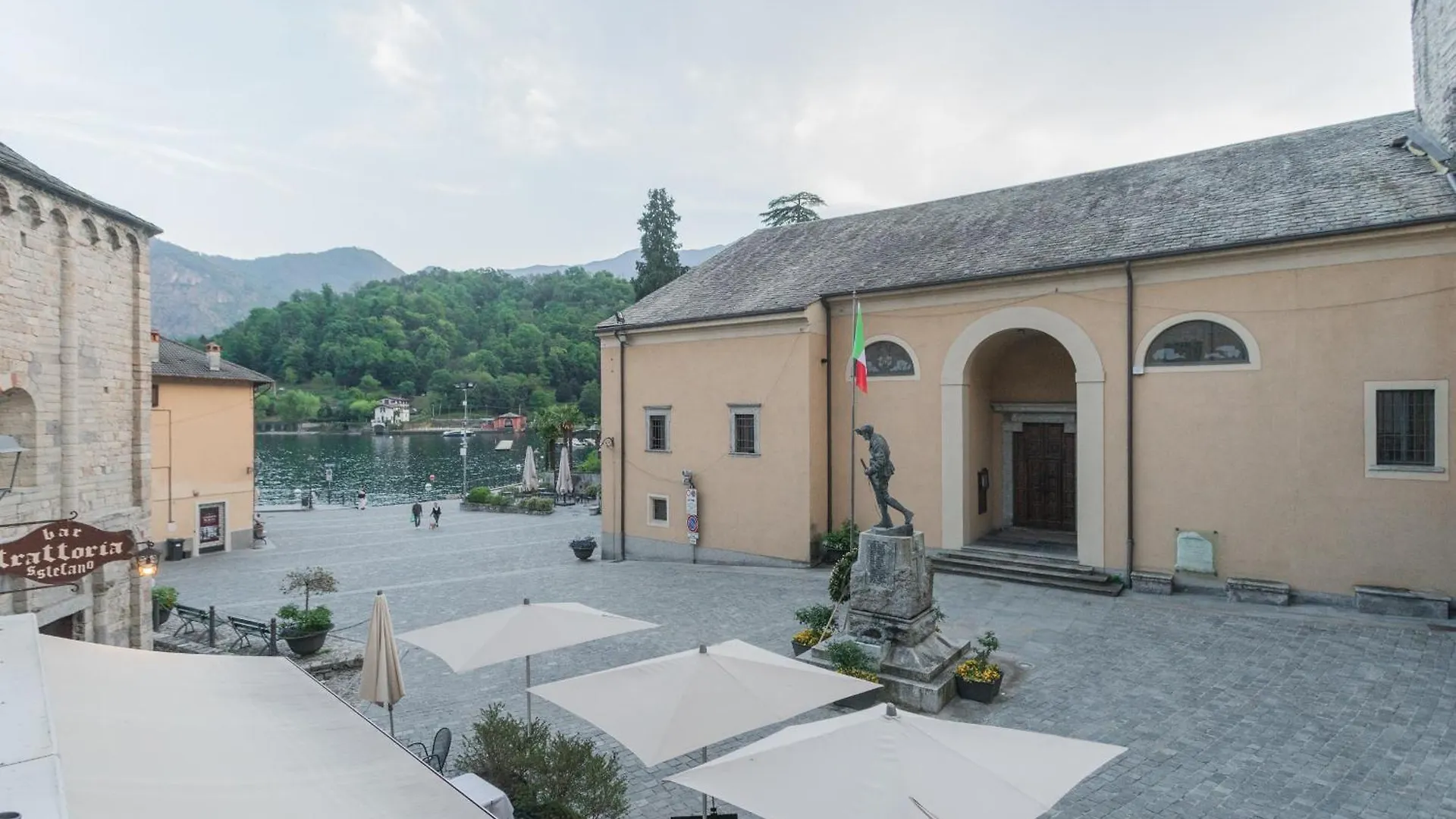 Bell Tower Square By Rent All Como レンノ イタリア