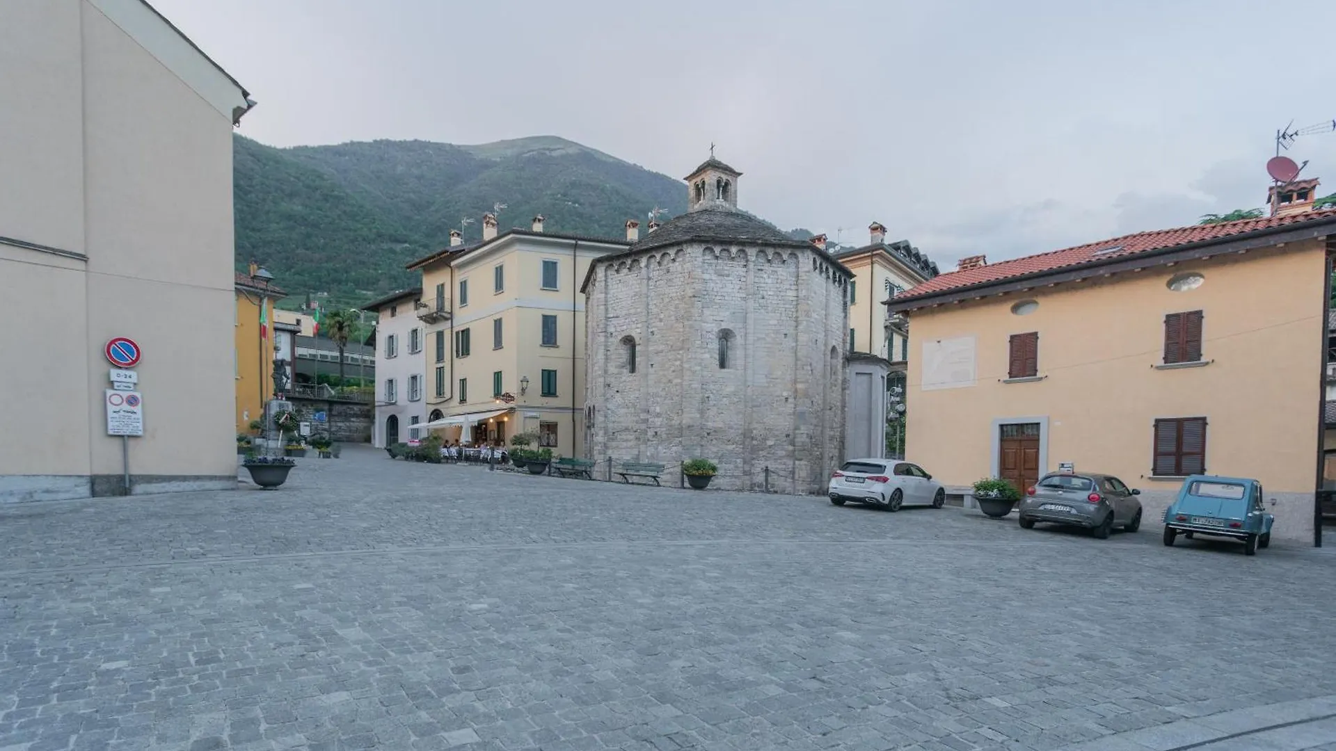 Bell Tower Square By Rent All Como Lenno Daire